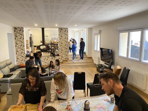 EVG&#x20;&#x2F;&#x20;EVJF&#x20;dans&#x20;l&amp;&#x23;8217&#x3B;Yonne&#x20;&#x3A;&#x20;un&#x20;duel&#x20;d&amp;&#x23;8217&#x3B;aventuriers&#x20;&#x00E9;pique&#x20;dans&#x20;leur&#x20;Airbnb&#x20;&#x21;