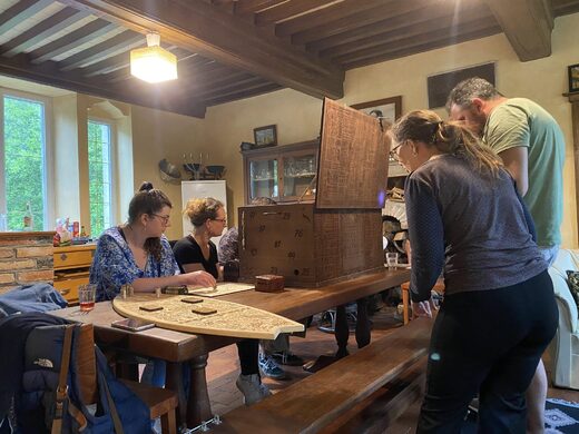 Soir&#x00E9;e&#x20;entre&#x20;amis&#x20;dans&#x20;la&#x20;Ni&#x00E8;vre&#x20;&#x3A;&#x20;l&amp;&#x23;8217&#x3B;&#x00E9;vasion&#x20;tropicale&#x20;s&amp;&#x23;8217&#x3B;invite&#x20;dans&#x20;leur&#x20;g&#x00EE;te&#x20;&#x21;